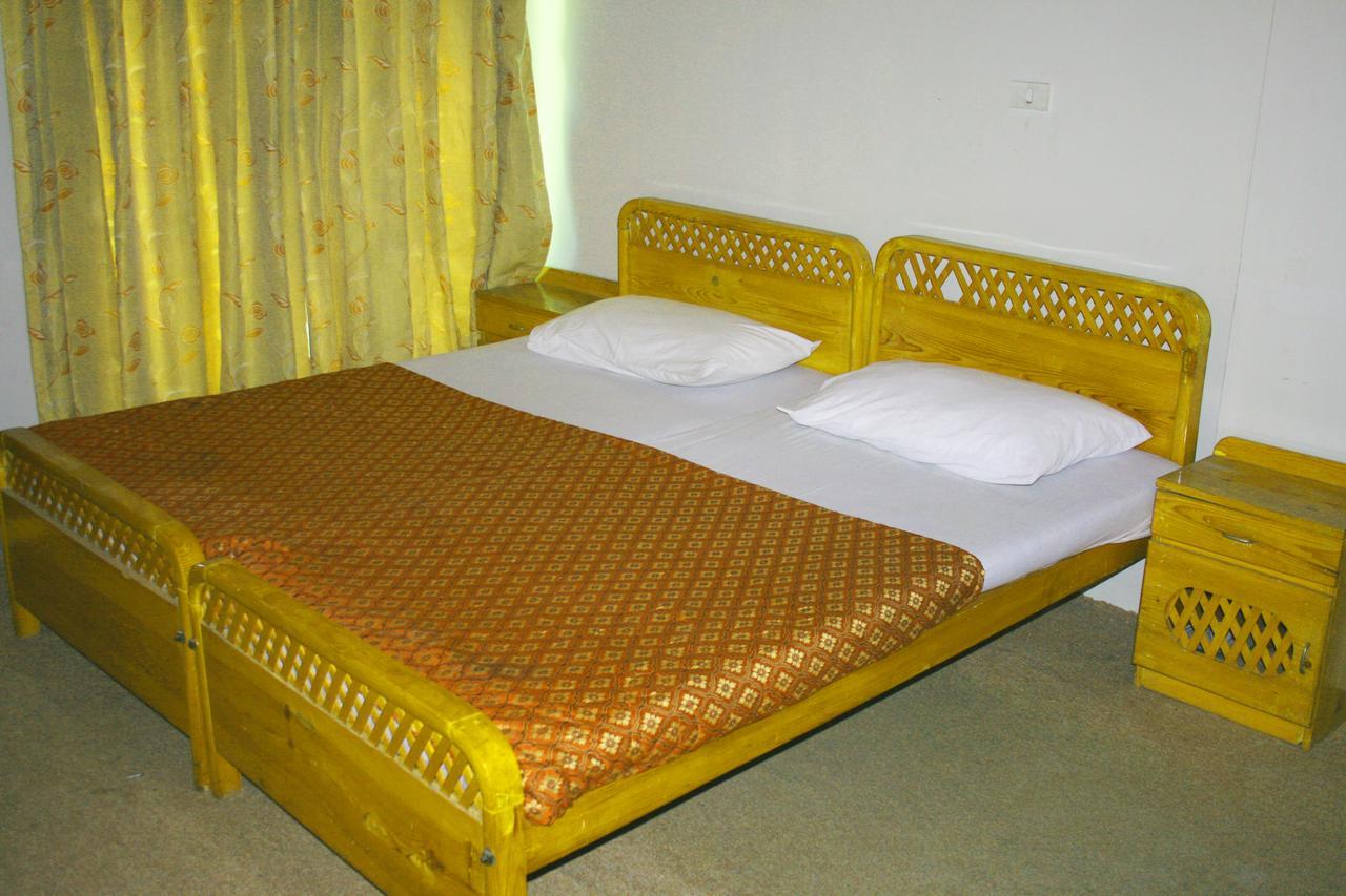 Pine Top Hotels 纳兰恩 外观 照片