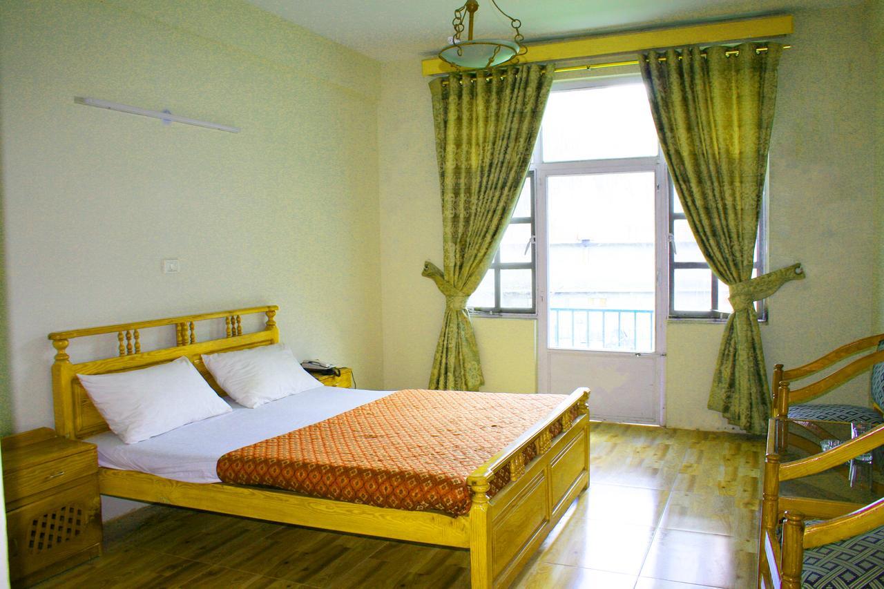 Pine Top Hotels 纳兰恩 外观 照片