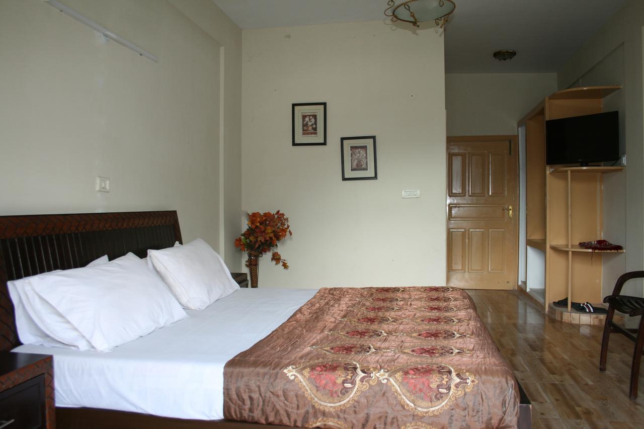 Pine Top Hotels 纳兰恩 外观 照片