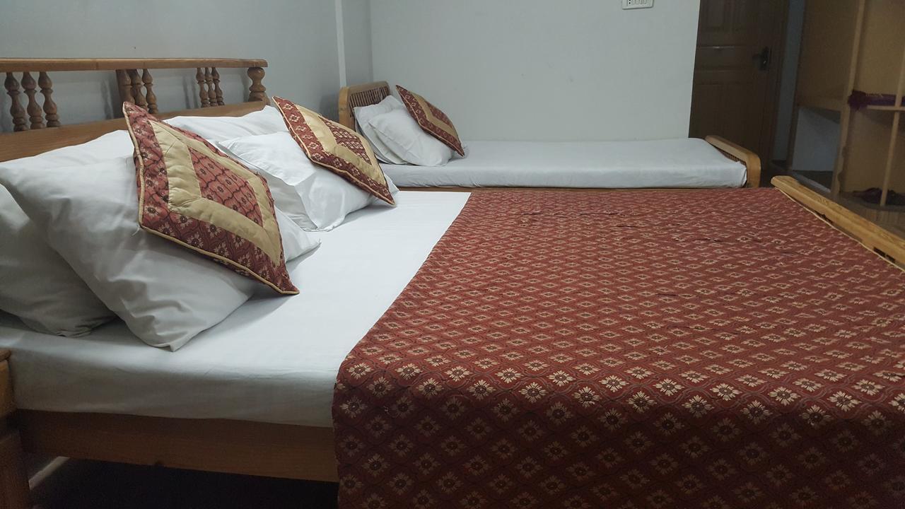 Pine Top Hotels 纳兰恩 外观 照片
