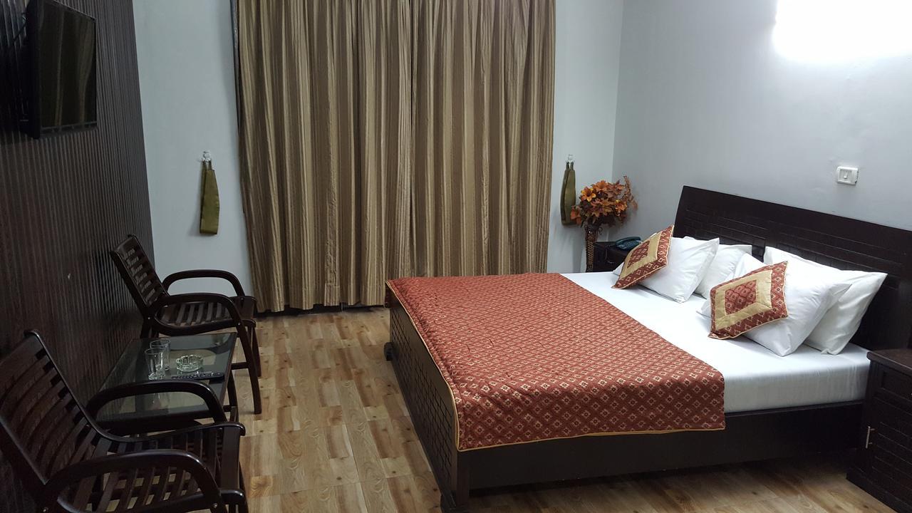 Pine Top Hotels 纳兰恩 外观 照片