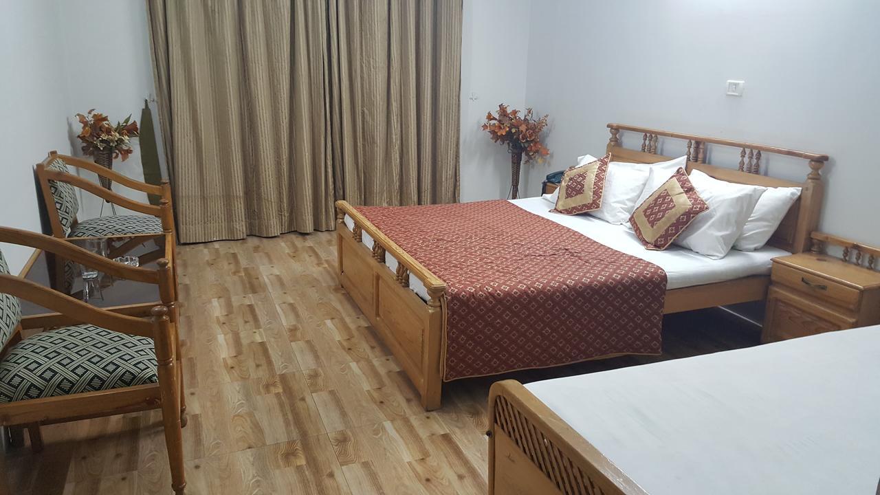 Pine Top Hotels 纳兰恩 外观 照片