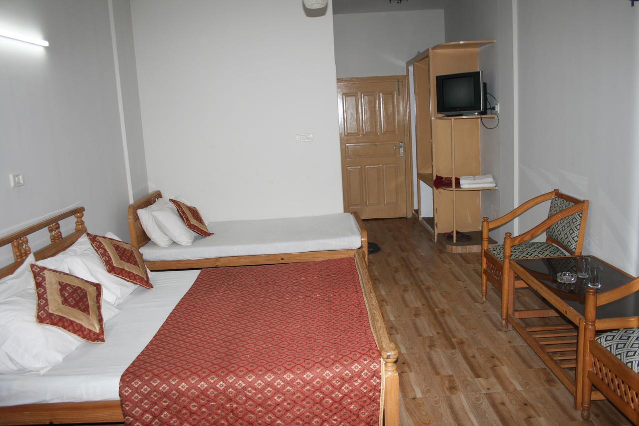 Pine Top Hotels 纳兰恩 外观 照片