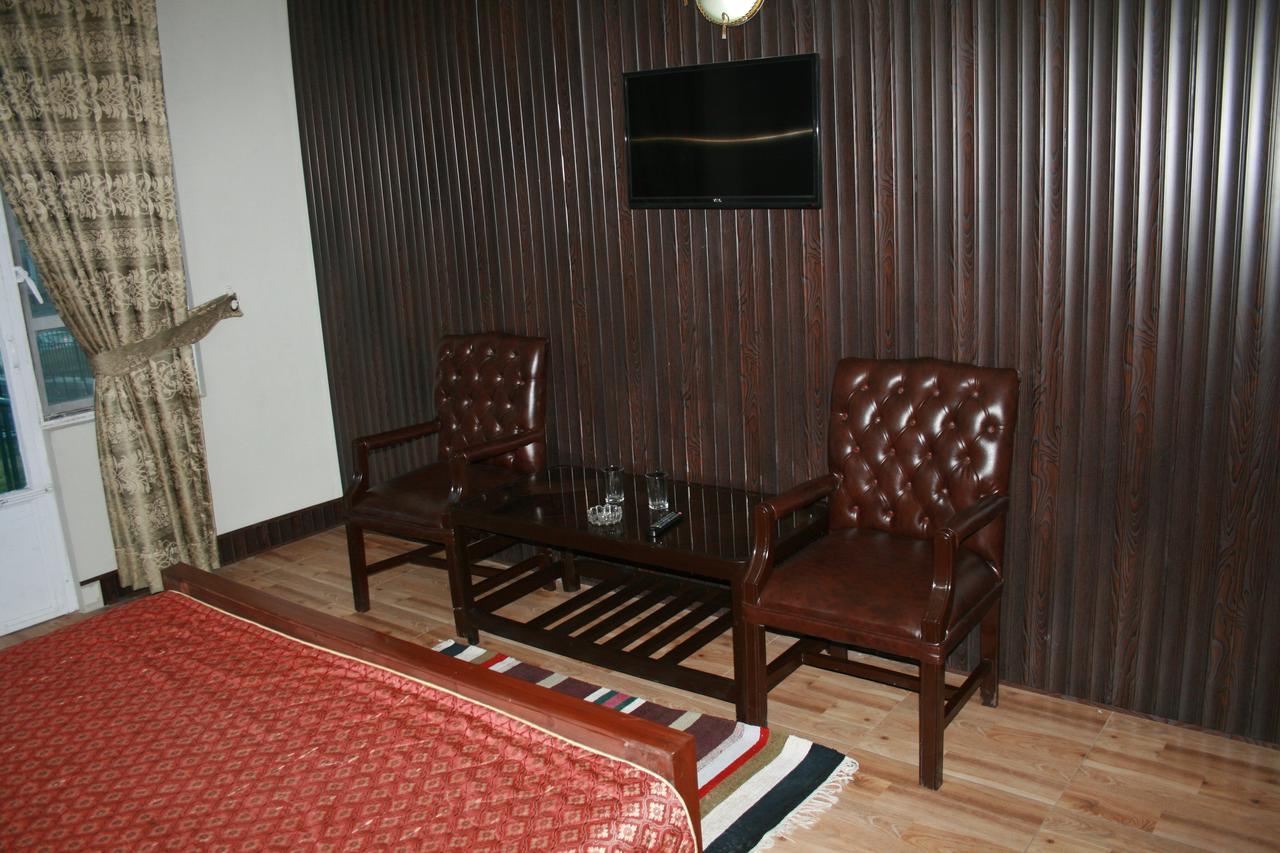 Pine Top Hotels 纳兰恩 外观 照片