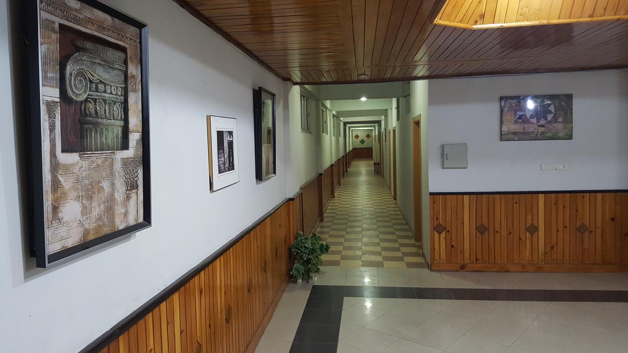Pine Top Hotels 纳兰恩 外观 照片