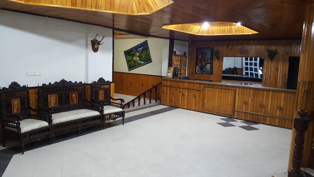 Pine Top Hotels 纳兰恩 外观 照片