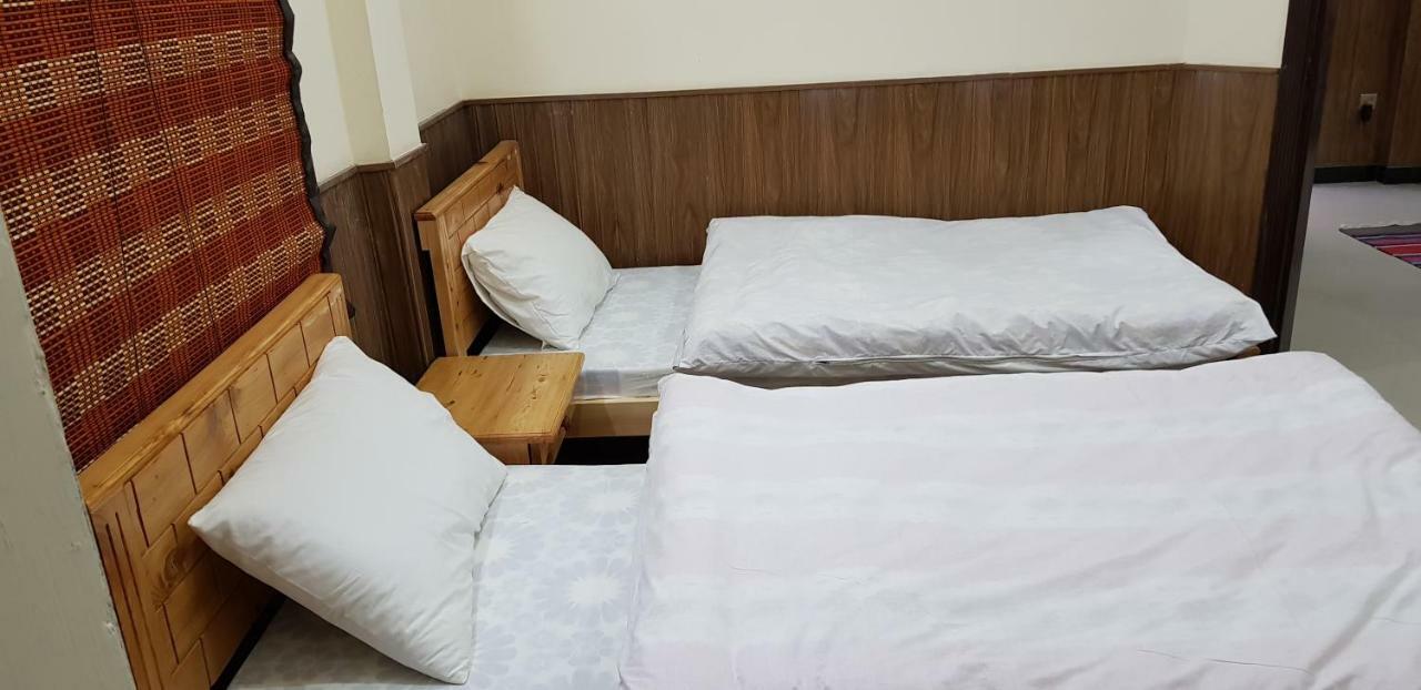 Pine Top Hotels 纳兰恩 外观 照片