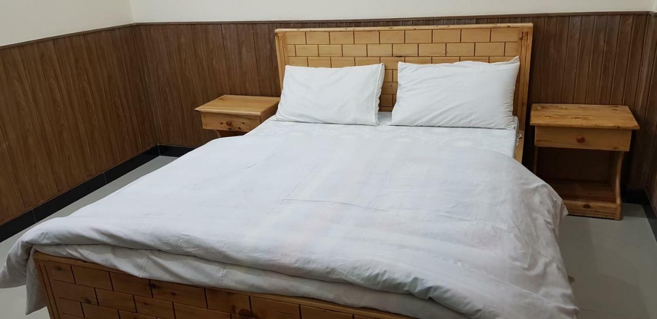 Pine Top Hotels 纳兰恩 外观 照片