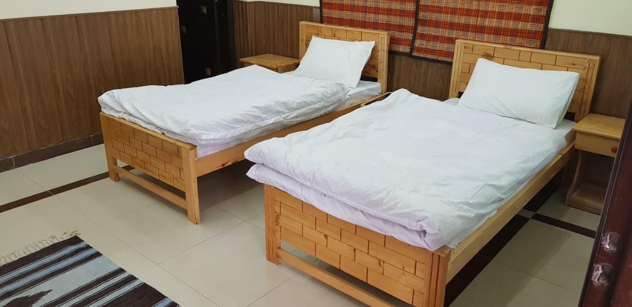 Pine Top Hotels 纳兰恩 外观 照片